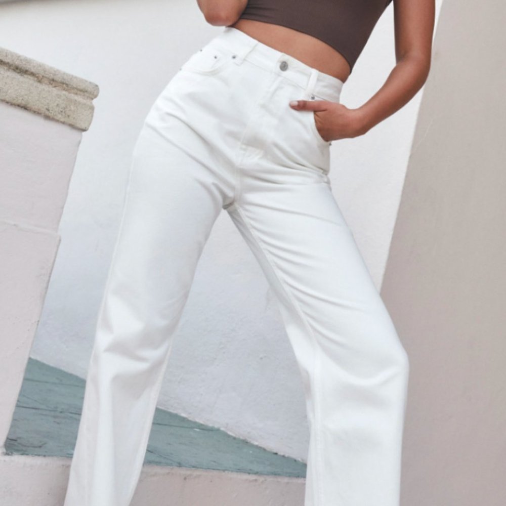 Zara White High Rise Straight Leg Jeans